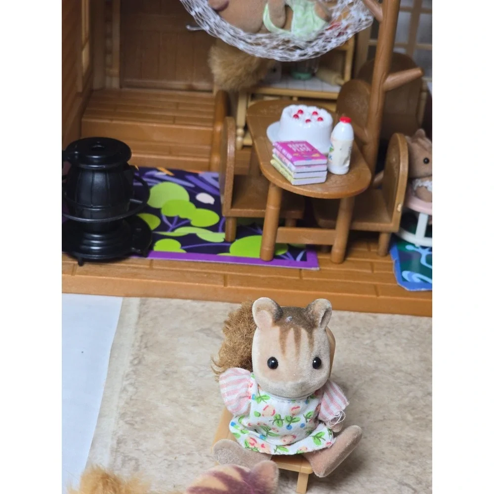 Calico Critters Log Cabin Lodge Playset Cherry Cruiser Car Squirrels Raccoons